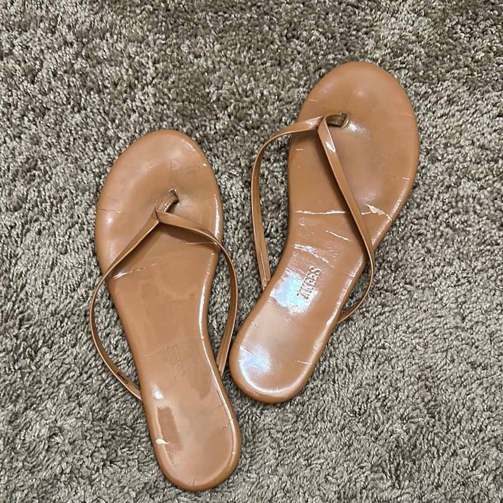 Women’s tkees flip flops